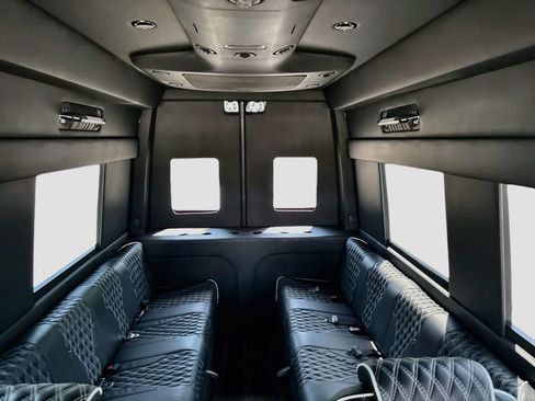 Used 2022 Mercedes-Benz Sprinter 3500 image 21