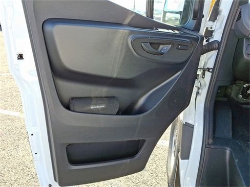 Used 2025 Mercedes-Benz Sprinter 2500 image 12