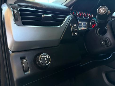 Used 2016 Chevrolet Suburban LTZ RWD image 41