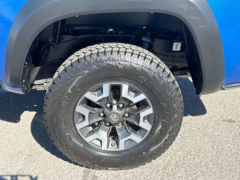 Used 2017 Toyota Tacoma TRD Off-Road w/ Tow Package (A/T) image 7