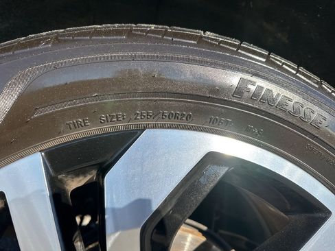 Used 2023 Volkswagen Atlas Cross Sport SEL image 34