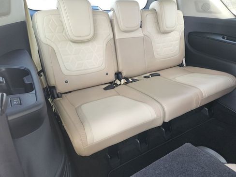 Used 2025 Nissan Armada Platinum image 14