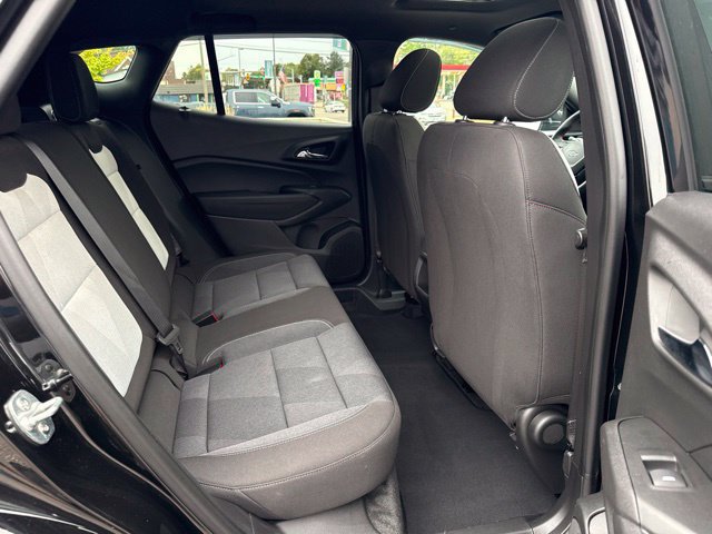 Used 2025 Chevrolet Trax RS w/ Sunroof Package FWD image 10