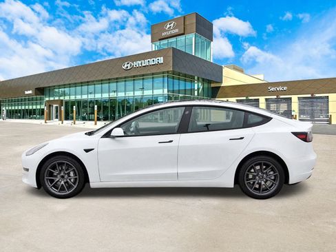 Used 2023 Tesla Model 3 Standard Range image 9