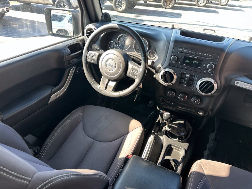 Used 2014 Jeep Wrangler Unlimited Sahara w/ Connectivity Group AWD/4WD image 23