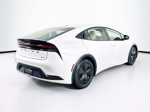 Used 2024 Toyota Prius LE image 9