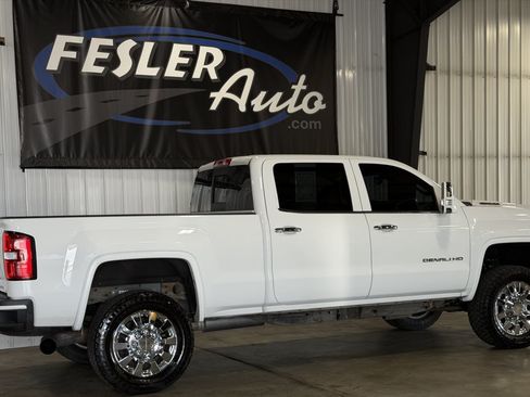 Used 2017 GMC Sierra 2500 Denali w/ Duramax Plus Package AWD/4WD image 25