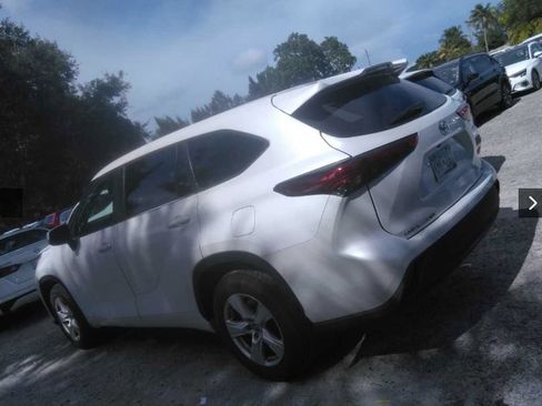 Used 2023 Toyota Highlander LE FWD image 2