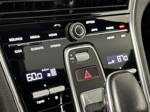 Used 2018 Porsche Panamera 4 image 20