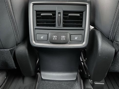 Used 2023 Subaru Forester Touring image 27