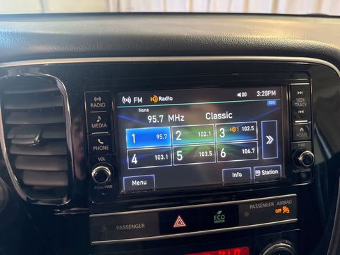 Used 2019 Mitsubishi Outlander ES image 24