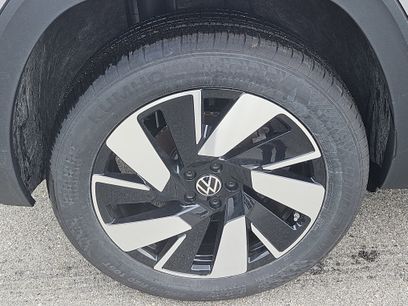 New 2026 Volkswagen Atlas Cross Sport SE