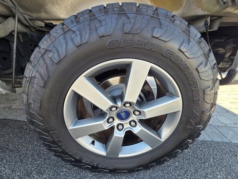 Used 2014 Ford F150 XLT w/ Equipment Group 302A Luxury AWD/4WD image 9