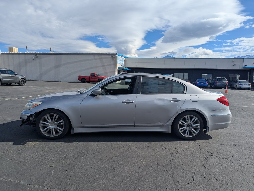 Used 2012 Hyundai Genesis 3.8 w/ Premium Pkg RWD image 8