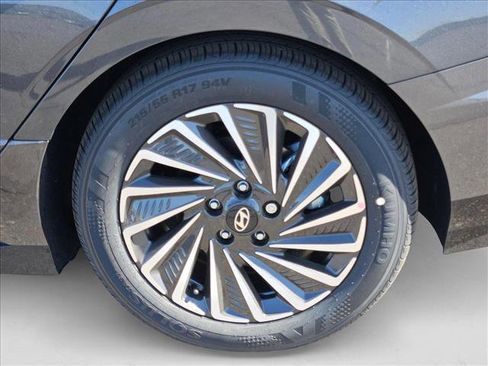 New 2025 Hyundai Sonata Limited image 10