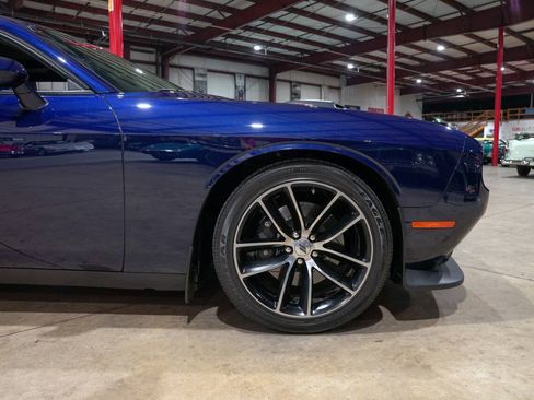Used 2017 Dodge Challenger R/T Scat Pack RWD image 11