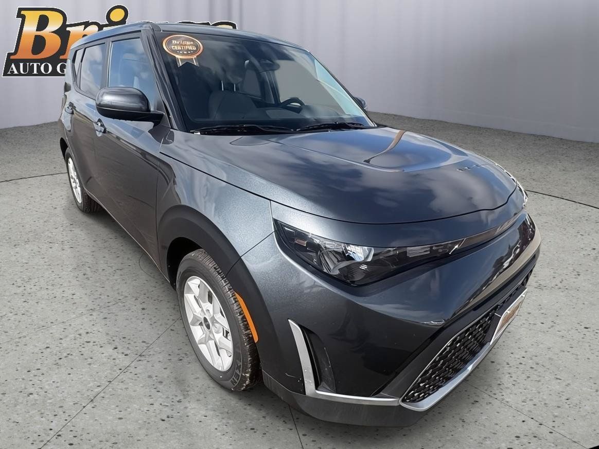 Used 2025 Kia Soul LX FWD image 8