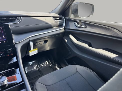 New 2025 Jeep Grand Cherokee Laredo X w/ Luxury Tech Group I image 15