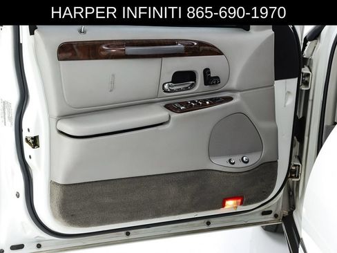 Used 2000 Lincoln Town Car Executive RWD image 19