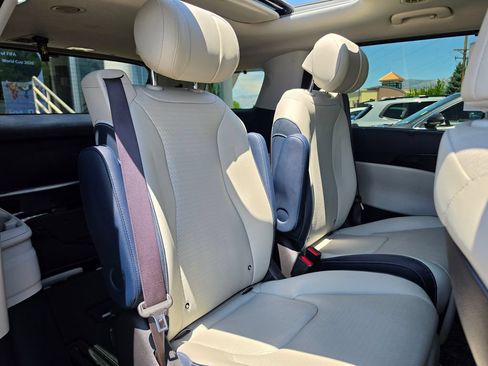 Certified 2025 Kia Carnival SX Prestige FWD image 17