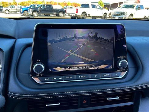 Used 2023 Nissan Rogue SV image 15