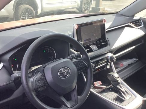 Used 2025 Toyota RAV4 XLE image 2