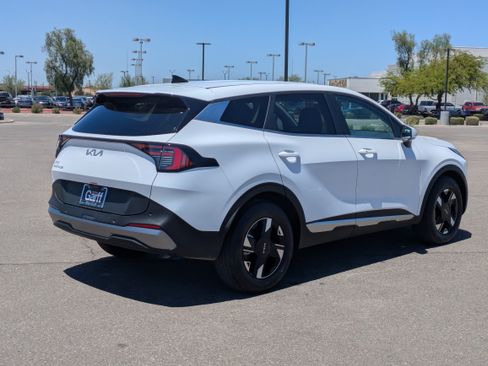 Certified 2026 Kia Sportage LX FWD image 5