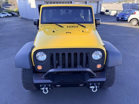 Used 2015 Jeep Wrangler Unlimited Sahara w/ Connectivity Group image 9