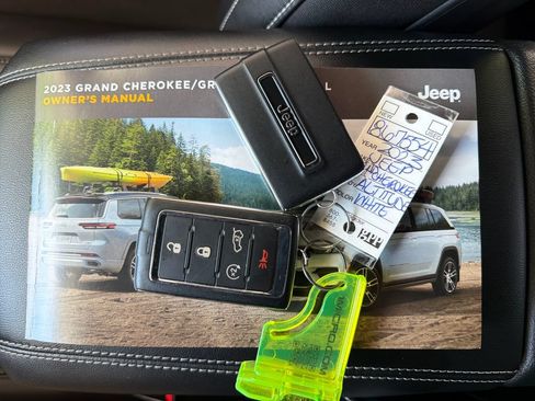 Used 2023 Jeep Grand Cherokee L Laredo RWD image 38