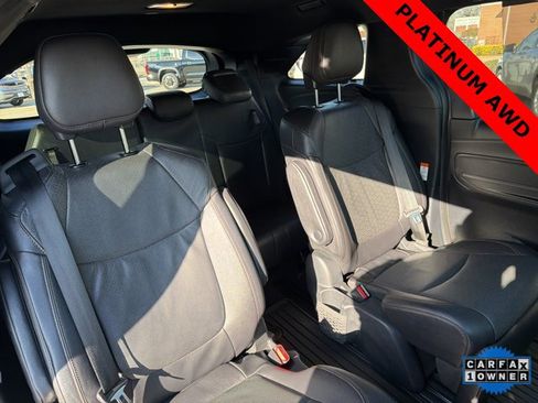 Used 2025 Toyota Sienna Platinum image 14