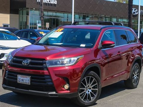 Used 2018 Toyota Highlander SE FWD image 1