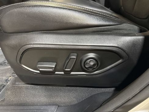 Used 2024 Jeep Grand Cherokee L Laredo AWD/4WD image 14