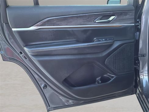 Used 2023 Jeep Grand Cherokee L Limited image 39