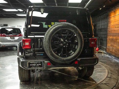 Used 2025 Jeep Wrangler Unlimited Sahara image 6