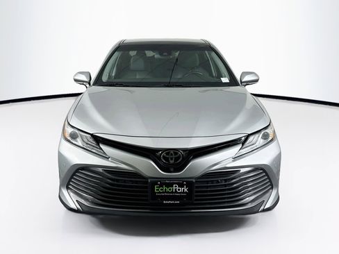 Used 2018 Toyota Camry XLE w/ Driver Assist Package FWD image 2