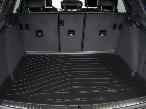 Certified 2025 Porsche Macan image 13