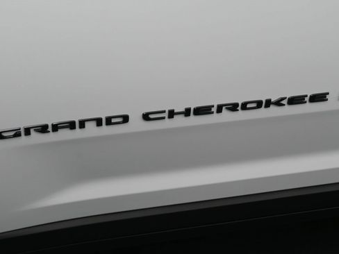 New 2025 Jeep Grand Cherokee L Limited w/ Black Appearance Package image 13