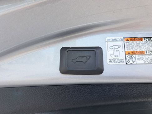 Used 2017 Toyota RAV4 XLE image 7