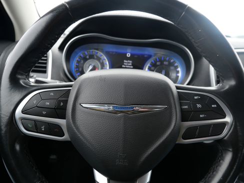 Used 2022 Chrysler 300 Touring w/ Sport Appearance Package image 26