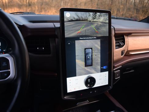 Used 2022 Ford Expedition Max Limited image 10