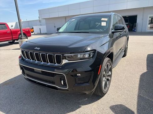 Used 2023 Jeep Grand Cherokee L Overland w/ Luxury Tech Group IV AWD/4WD image 3