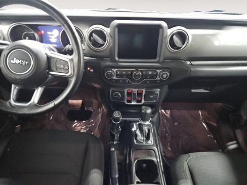 Used 2018 Jeep Wrangler Unlimited Sahara w/ Uconnect 4C Nav & Sound Group AWD/4WD image 11
