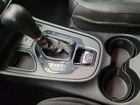 Used 2020 Jeep Cherokee Limited FWD image 26