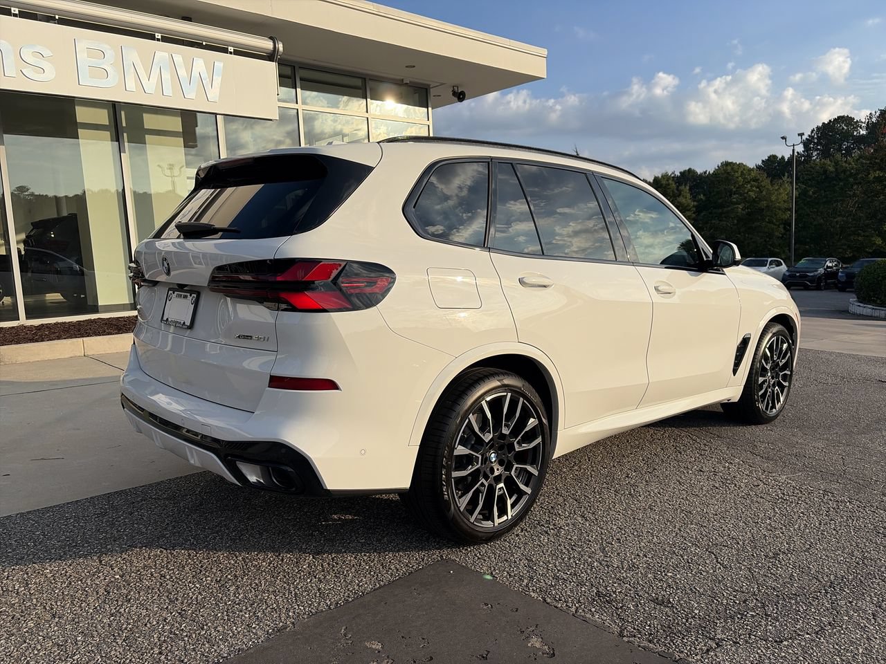 Used 2026 BMW X5 xDrive40i w/ M Sport Package AWD/4WD image 8