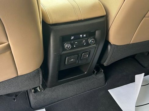 Certified 2023 Chevrolet Traverse Premier image 40