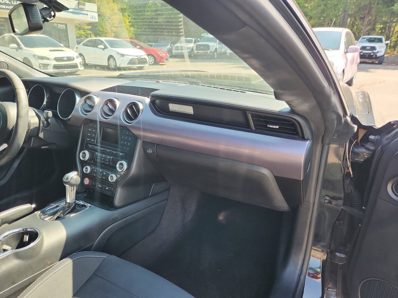 Used 2016 Ford Mustang Coupe RWD image 11