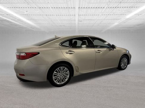 Used 2013 Lexus ES 350 w/ Luxury Pkg FWD image 5
