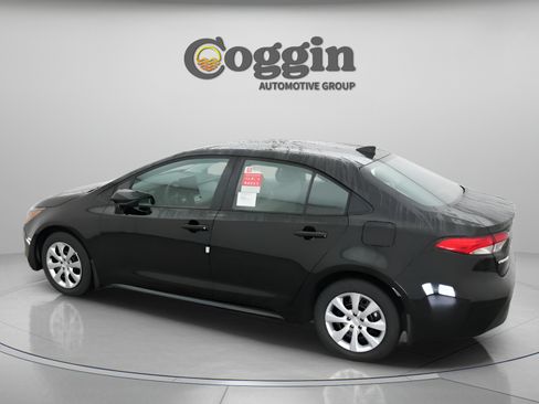 Used 2026 Toyota Corolla LE FWD image 8