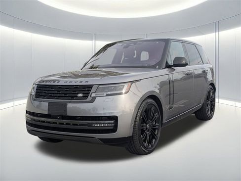 Used 2023 Land Rover Range Rover SE image 2