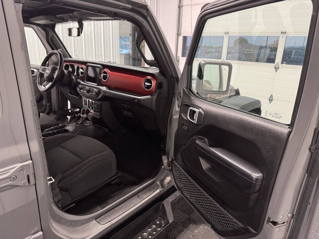 Used 2019 Jeep Wrangler Unlimited Rubicon w/ Uconnect 4C Nav & Sound Group AWD/4WD image 16